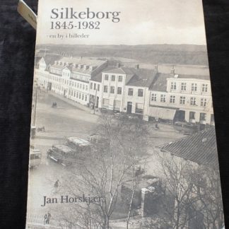 Silkeborg 1845 - 1982 -en by i billeder (se foto for stand)